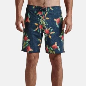 * NWT Roark Passage 18” La Selva Boardshorts size 28 navy tropical